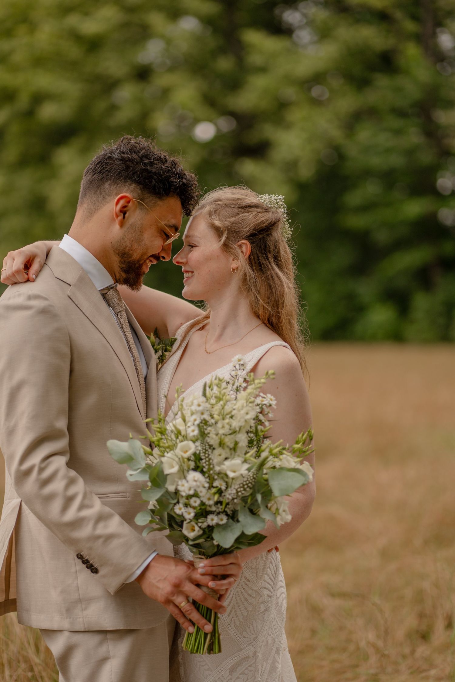 Romantische sprookjesachtige foto's door de huwelijksfotograaf te Vosselaar